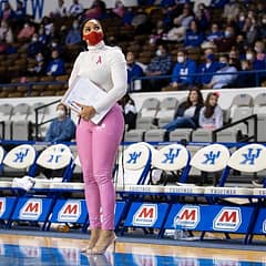 Sydney Carter Criticized For Wearing Pink Pants